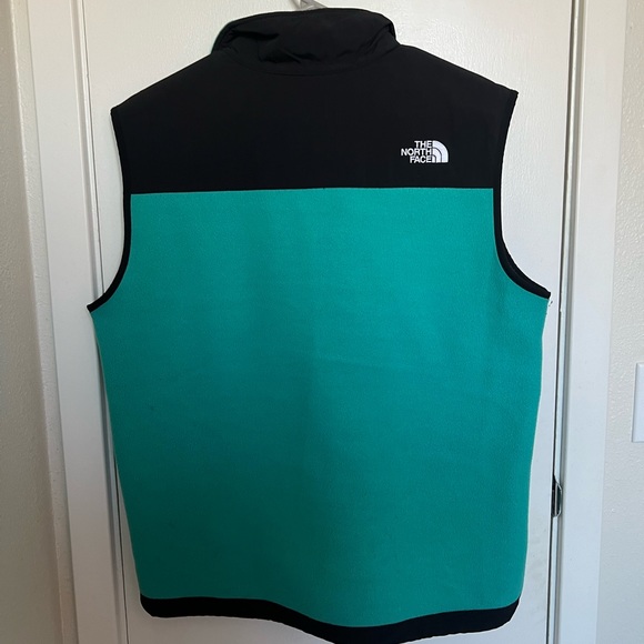 *SOLD* The North Face Denali Vest in Porcelain Green. - Picture 2 of 4